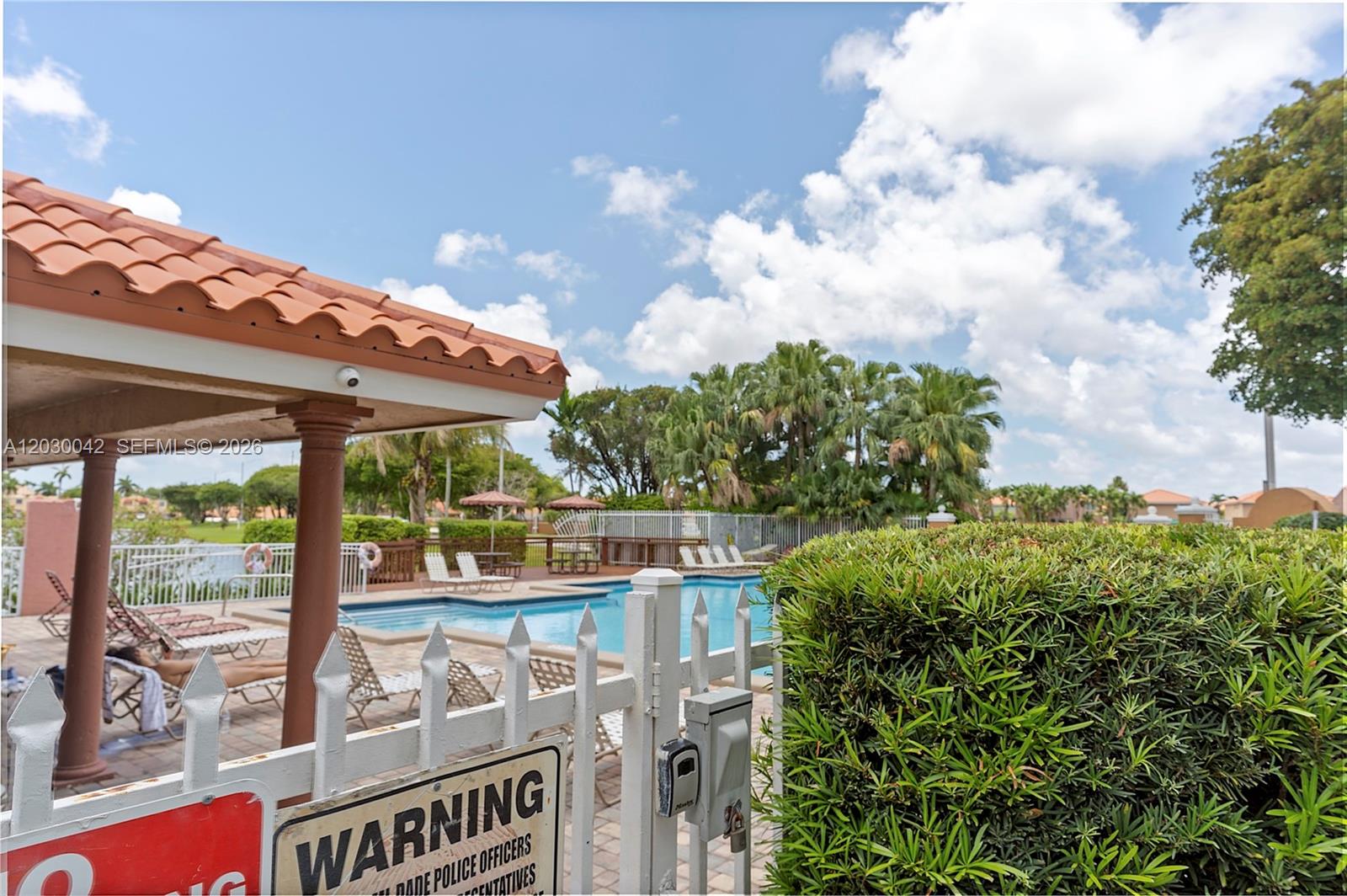 THE RIVIERA AT CORAL LAKE - Residential