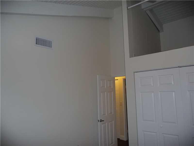 VILLAS UNIVERSITY SQUARE - Residential Lease