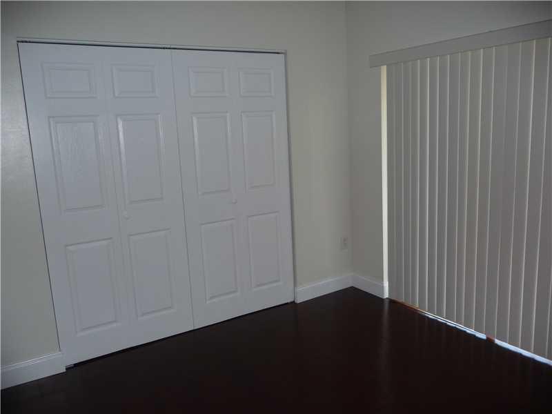 VILLAS UNIVERSITY SQUARE - Residential Lease