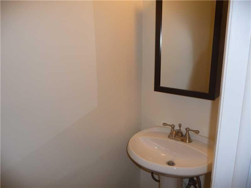 VILLAS UNIVERSITY SQUARE - Residential Lease