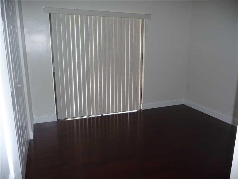 VILLAS UNIVERSITY SQUARE - Residential Lease