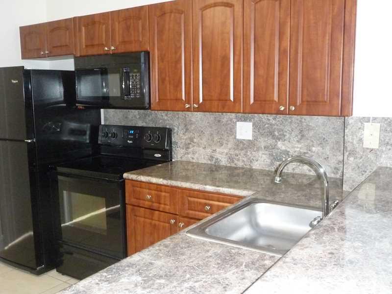 VILLAS UNIVERSITY SQUARE - Residential Lease