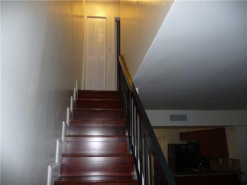 VILLAS UNIVERSITY SQUARE - Residential Lease