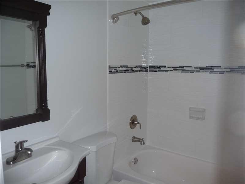 VILLAS UNIVERSITY SQUARE - Residential Lease