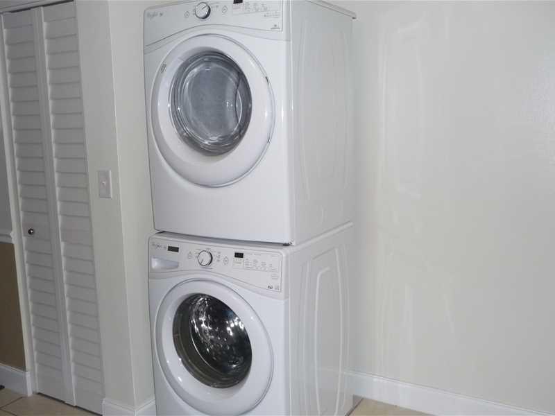 VILLAS UNIVERSITY SQUARE - Residential Lease