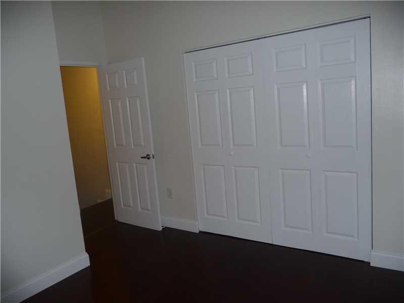 VILLAS UNIVERSITY SQUARE - Residential Lease