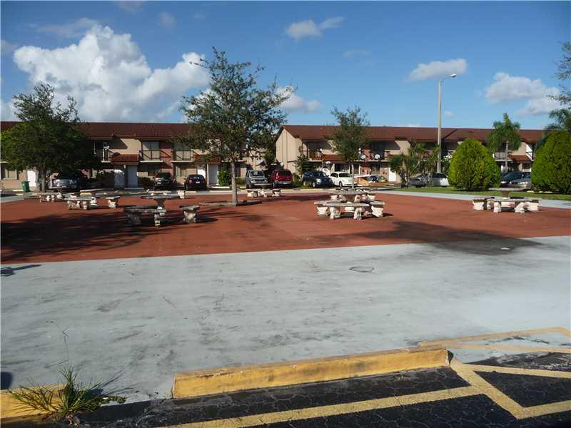 VILLAS UNIVERSITY SQUARE - Residential Lease