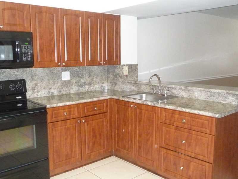 VILLAS UNIVERSITY SQUARE - Residential Lease