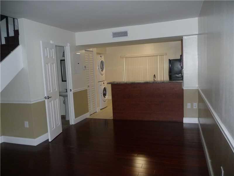 VILLAS UNIVERSITY SQUARE - Residential Lease