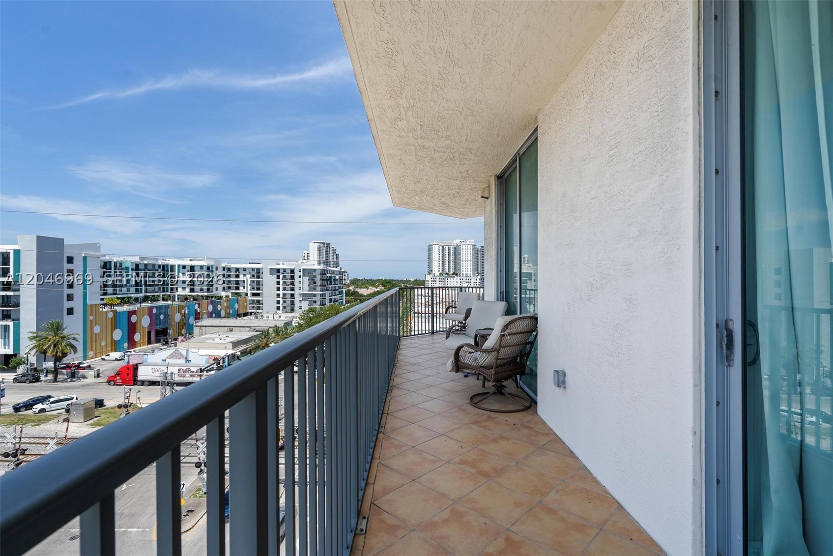 HOLLYWOOD STATION RES CON - Residential