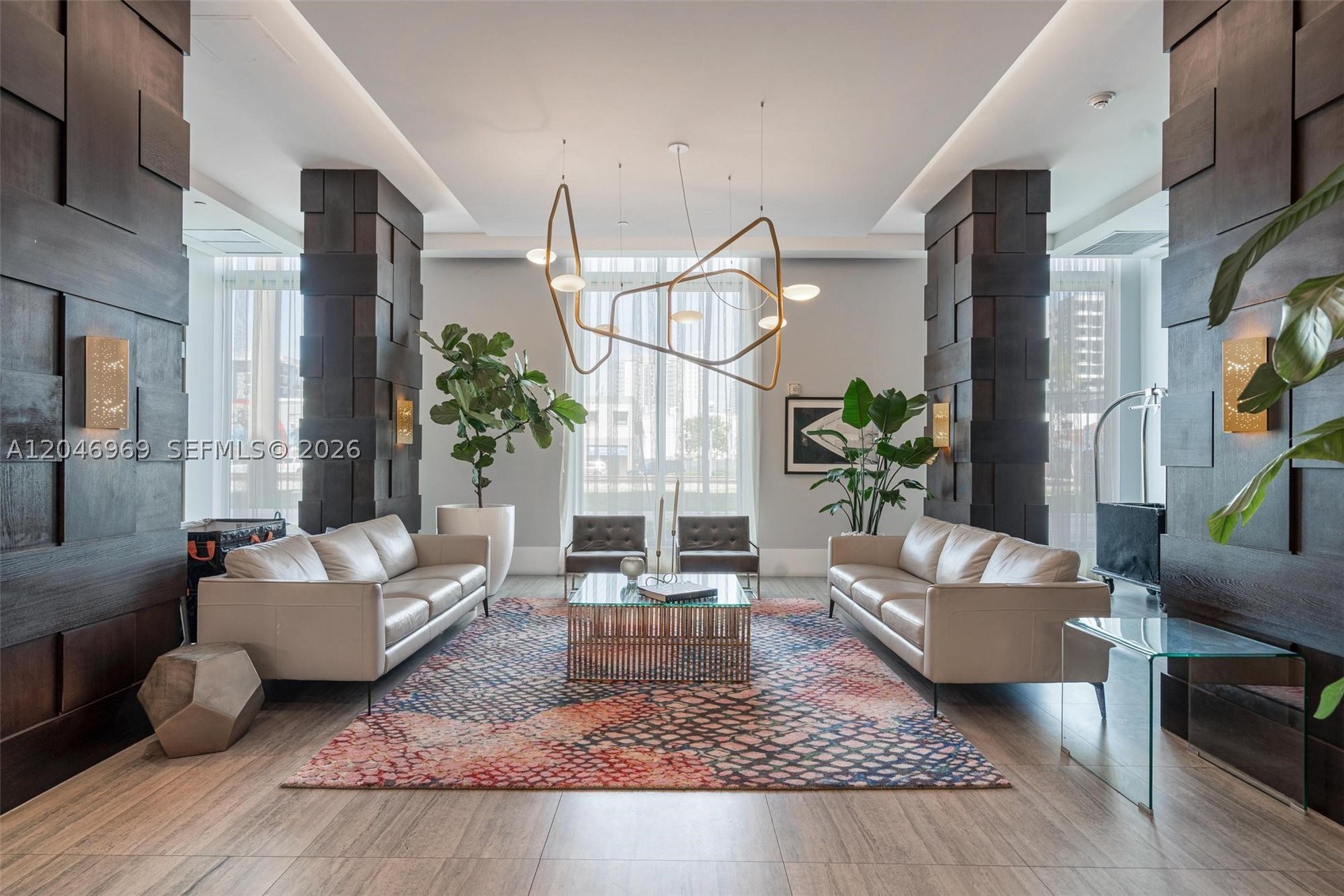 HOLLYWOOD STATION RES CON - Residential