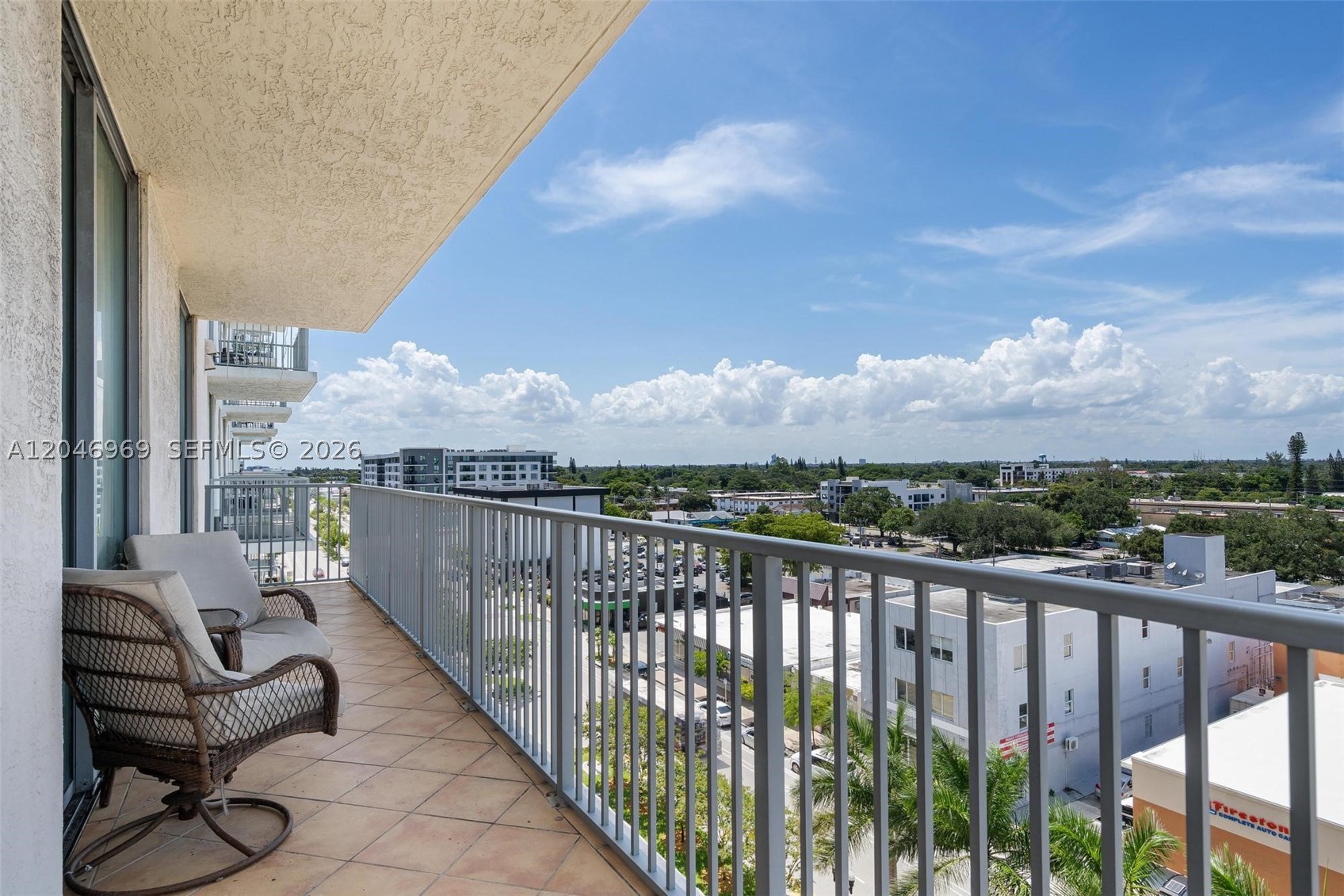 HOLLYWOOD STATION RES CON - Residential