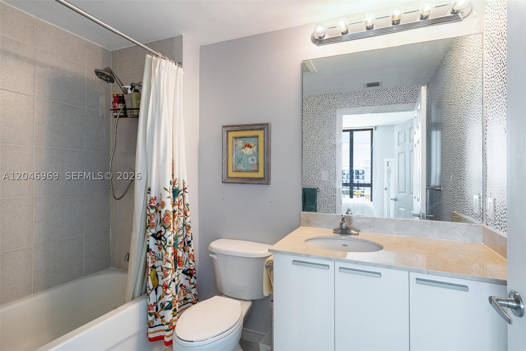 HOLLYWOOD STATION RES CON - Residential