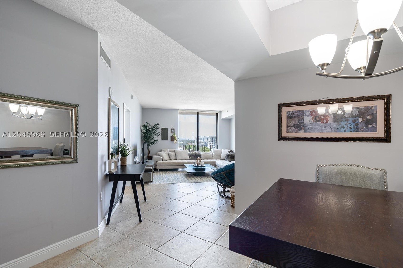 HOLLYWOOD STATION RES CON - Residential