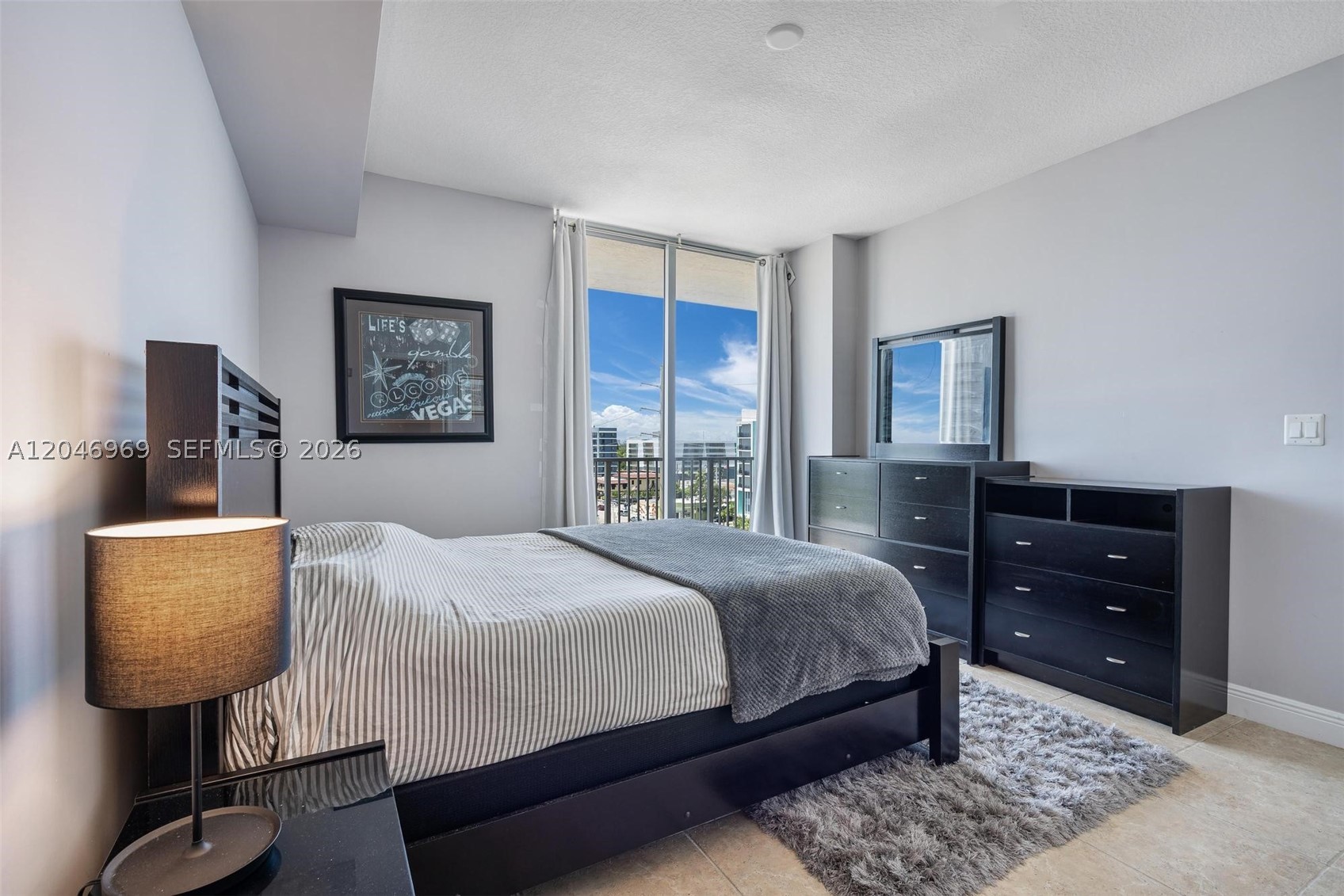 HOLLYWOOD STATION RES CON - Residential