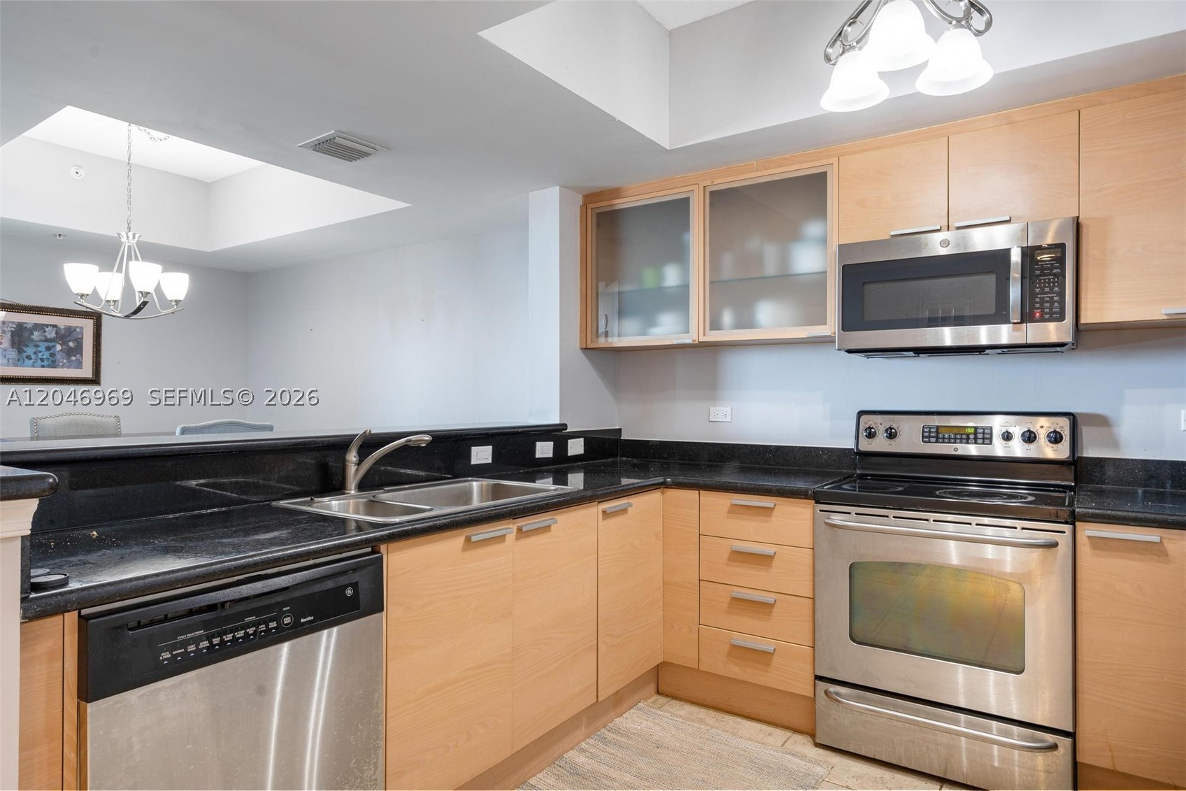 HOLLYWOOD STATION RES CON - Residential