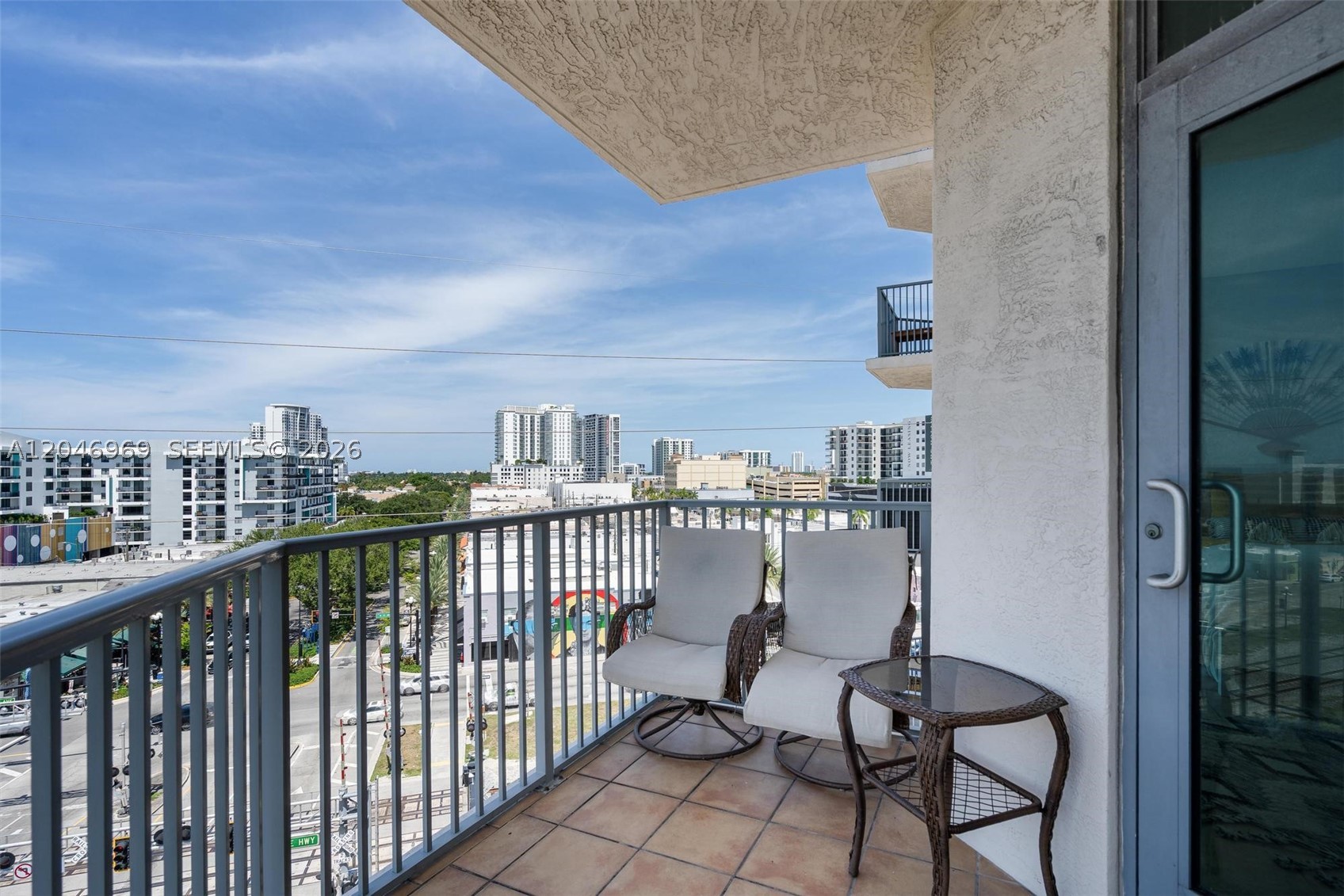 HOLLYWOOD STATION RES CON - Residential