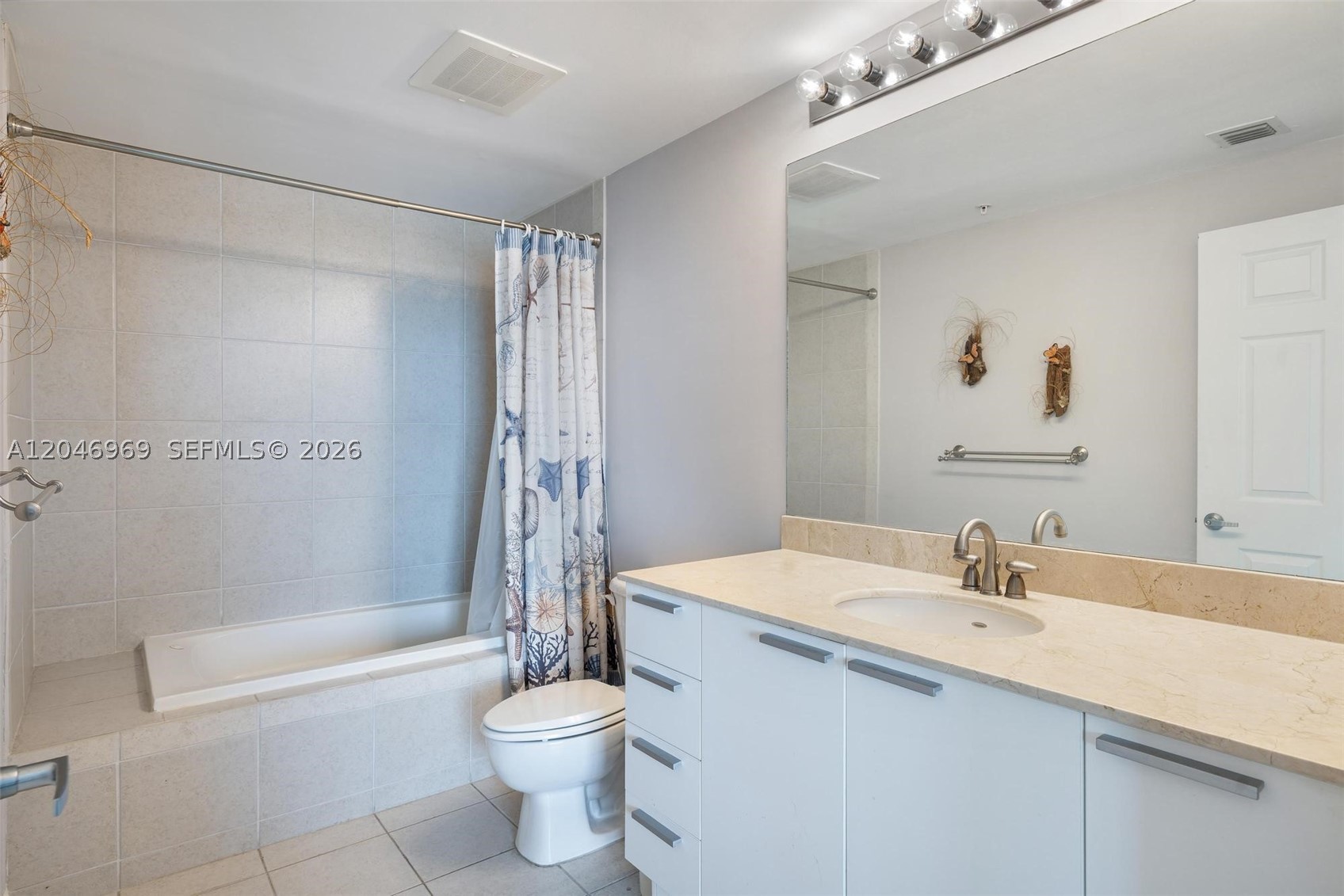 HOLLYWOOD STATION RES CON - Residential