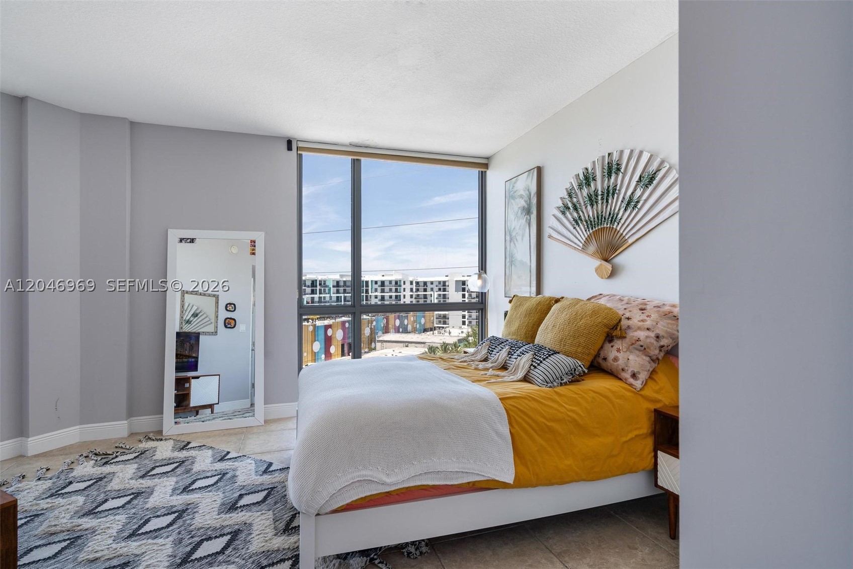 HOLLYWOOD STATION RES CON - Residential