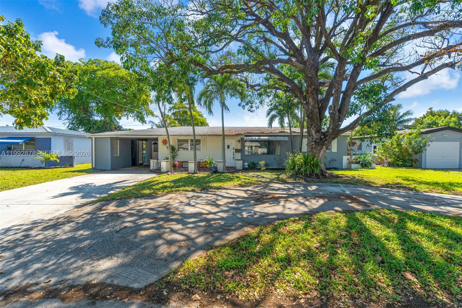 Welcome to your perfect family home in the heart of Miramar! This charming 3-bedroom, 2-bathroom single-family residence offers comfort, convenience, and a warm neighborhood atmosphere that truly feels like home.
Inside, you’ll find a spacious, functional layout designed for modern living, comfortable living areas, perfect for growing families or hosting guests. The home offers a welcoming environment both inside and out, with plenty of space to relax, entertain, and create lasting memories. Whether you’re a first-time buyer or looking to upgrade, this Miramar gem combines location, comfort, and value. Don’t miss the opportunity to make this wonderful house your new home!