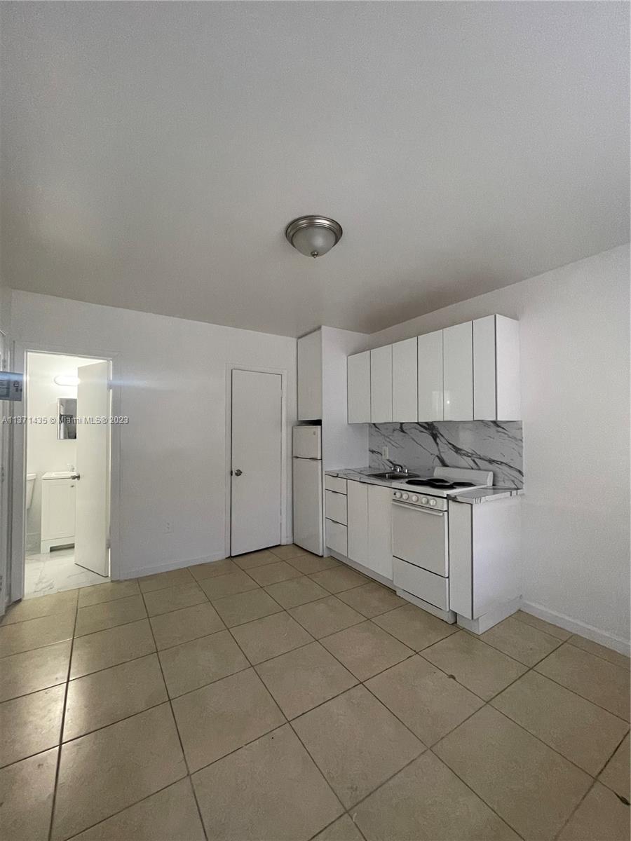 BAYSHORE PLAZA UNIT NO 2 - Residential Lease