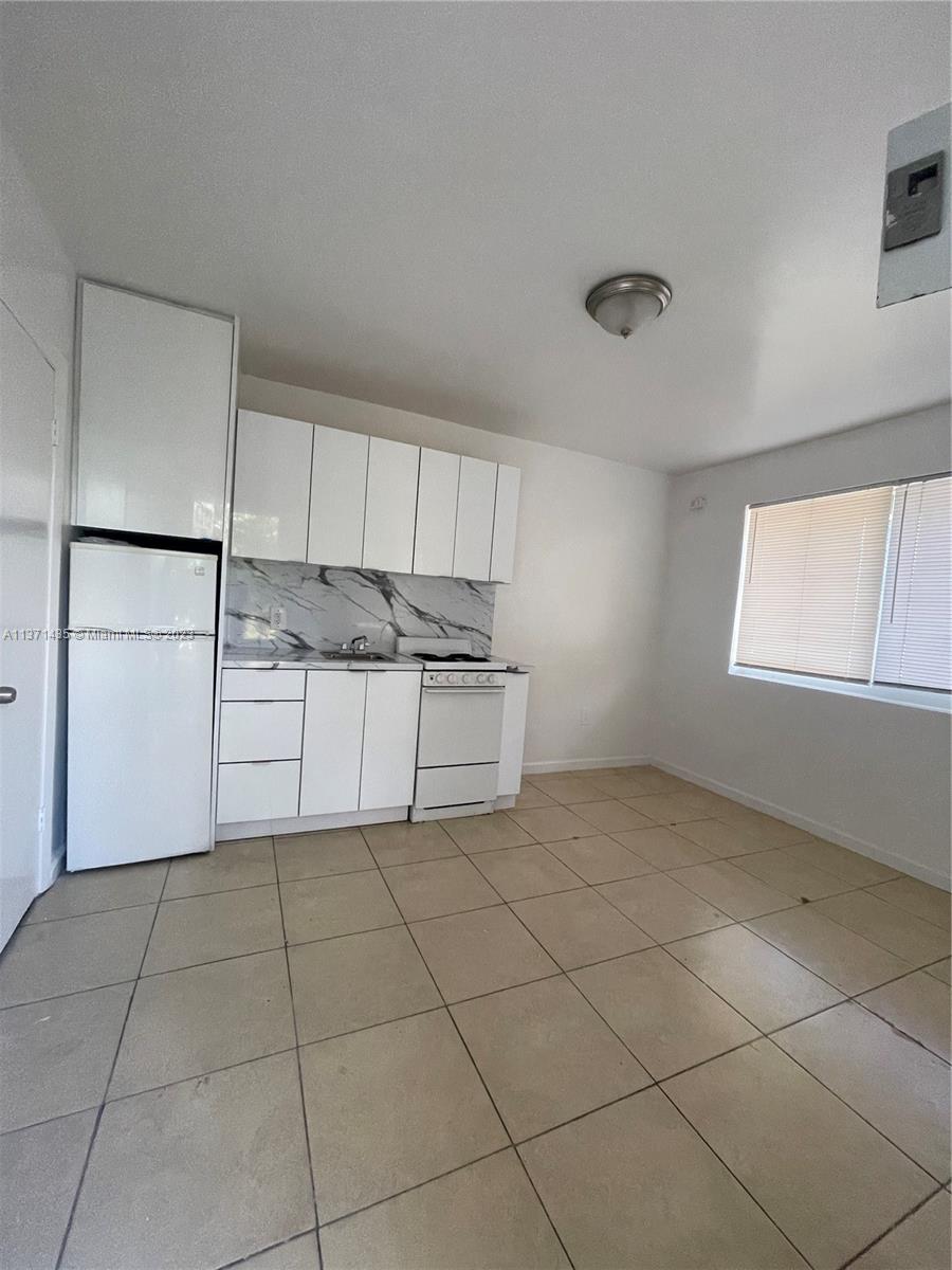 BAYSHORE PLAZA UNIT NO 2 - Residential Lease