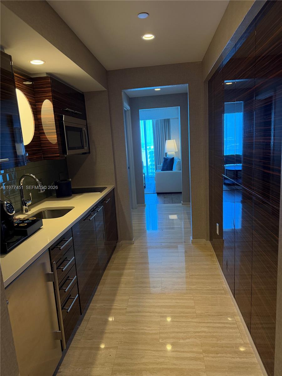551 FLB CONDOMINIUM RESID - Residential
