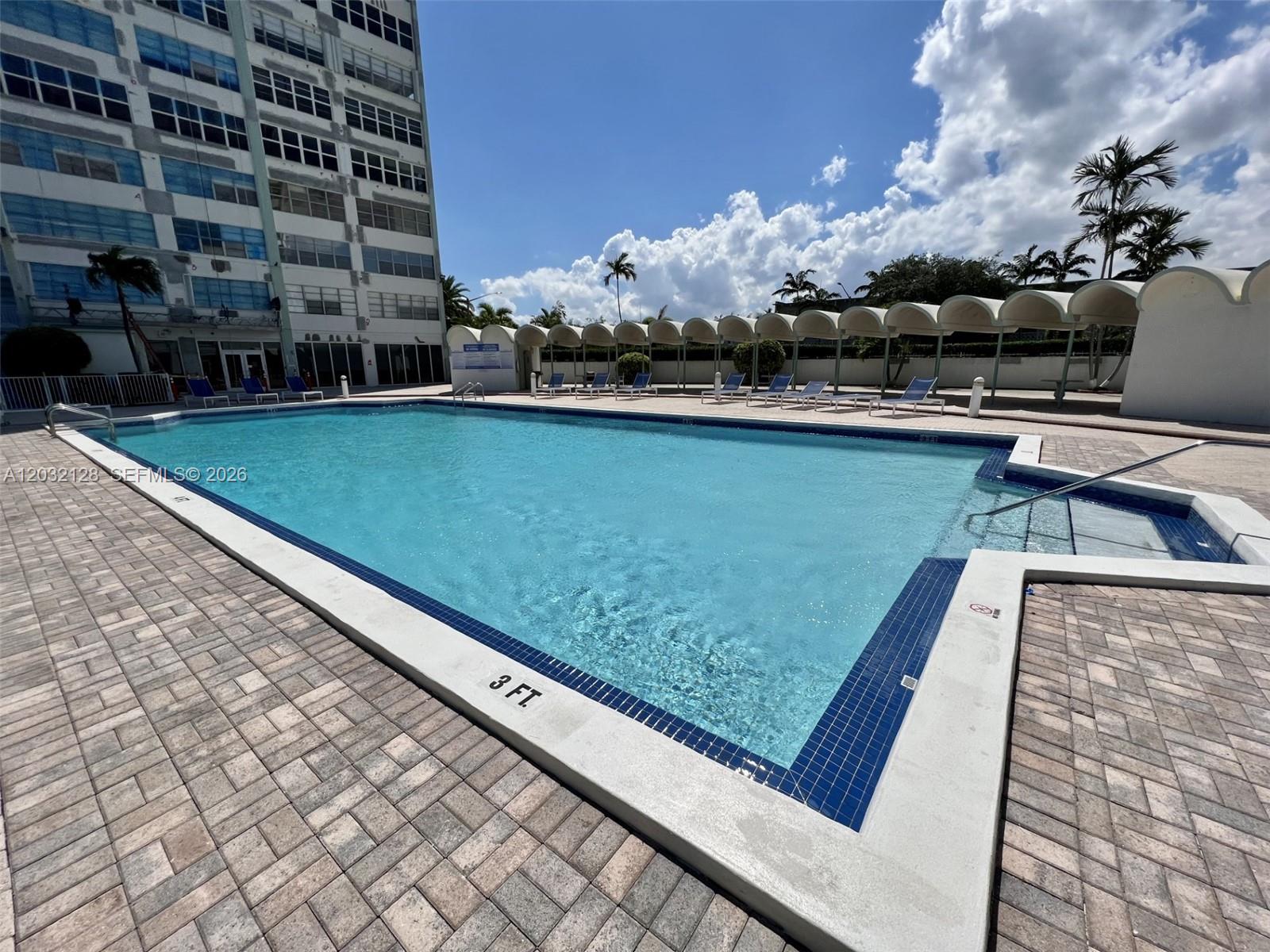 BAYVIEW TOWERS - Residential