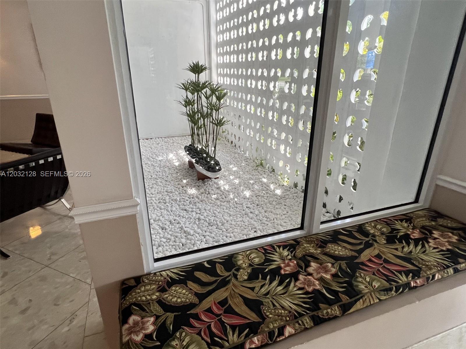 BAYVIEW TOWERS - Residential