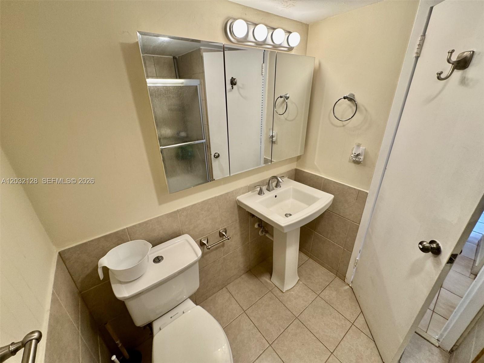 BAYVIEW TOWERS - Residential