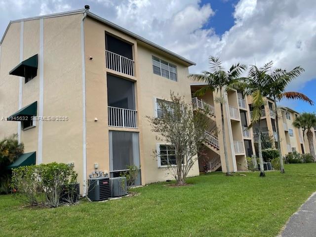 Beautiful Condo 2 bedrooms, 2 bathrooms in the private community of Hammocks Trail Community. Situated on the 3rd floor with no units above. Full renovating open kitchen with new stainless-steel appliances, big bedroom with walk-in closet, large screened balcony.  Washer/Dryer. Direct access to Hammocks Community Park. Clubhouse with lake, walking and running trail, and lush landscaping, fitness center, pool, playgrounds, BBQ area. Top rate schools, local parks, access to private Social Club of Hammocks community with tennis courts, barbeque area, pool, gym, etc. Board approval a must. Assigned parking sapace and additional guess parking for visitors. Unit is occupied (lease ends June 30th) Great opportunity for investors