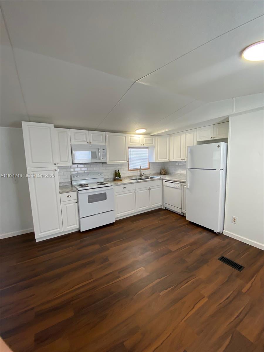 GATEWAY ESTATES PARK COND - Residential