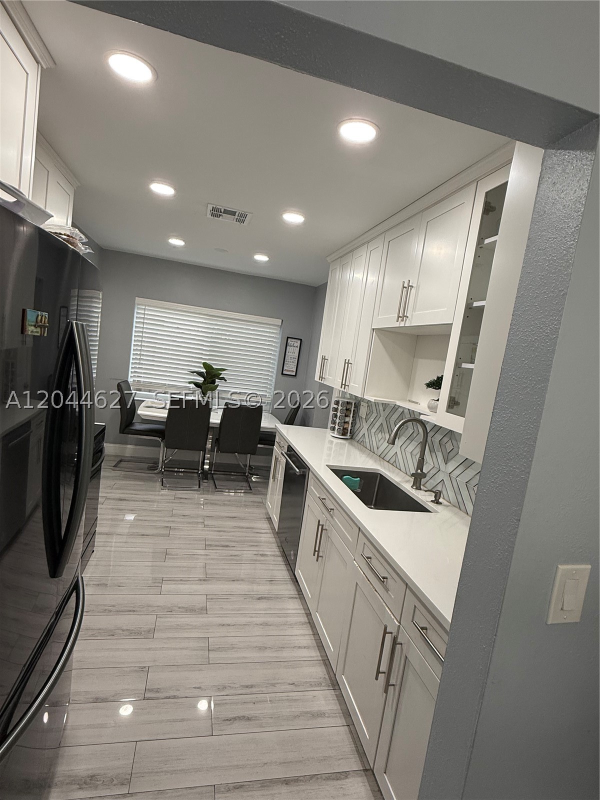 OAKLAND HILLS 2 SEC - Residential