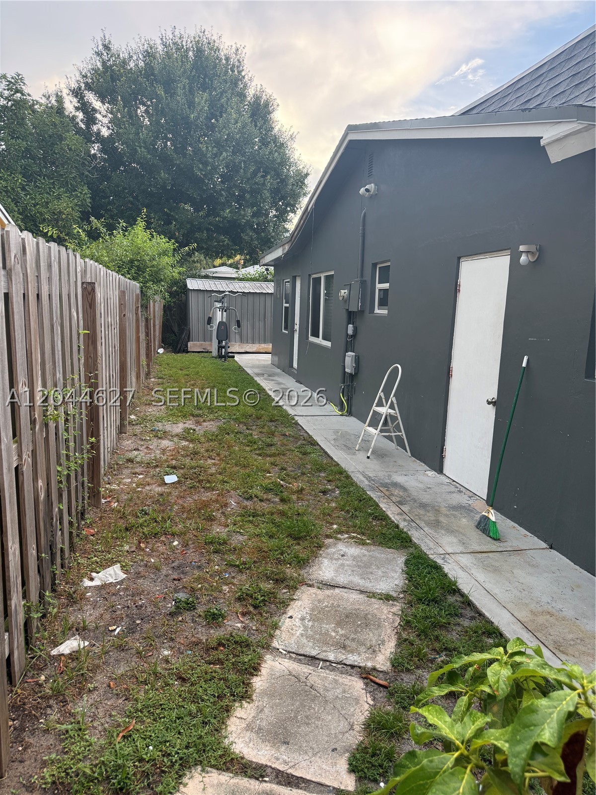 OAKLAND HILLS 2 SEC - Residential