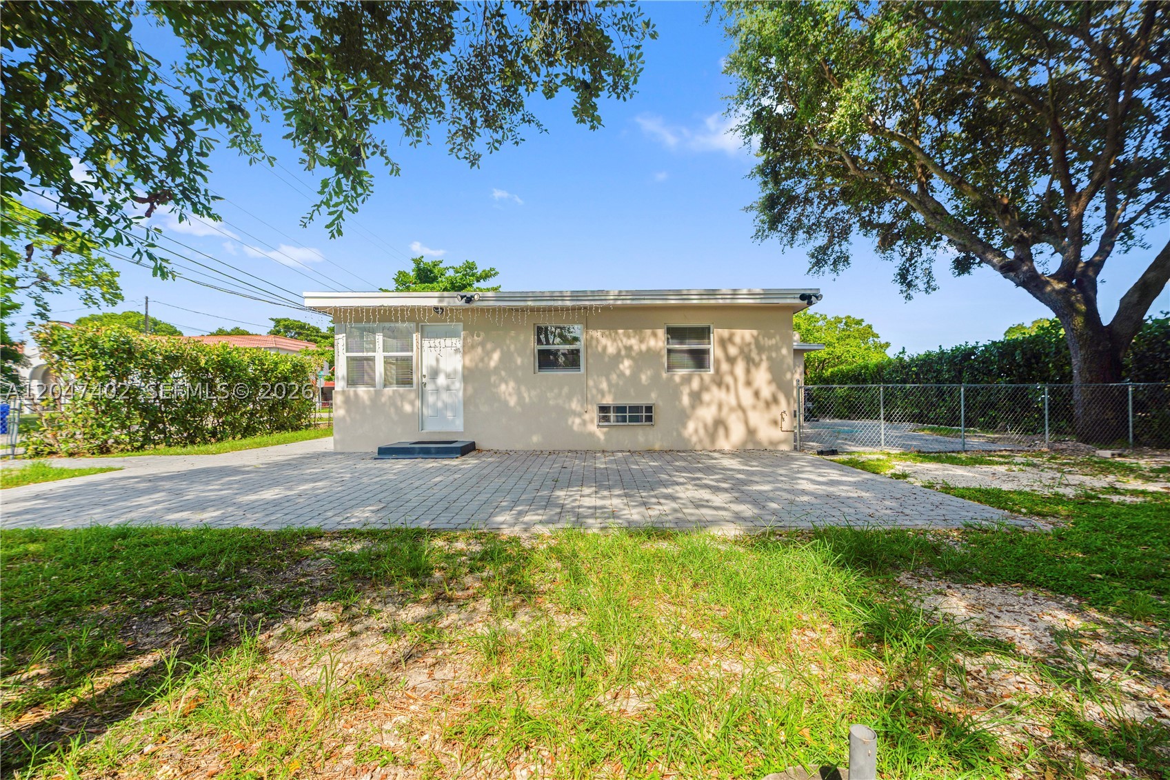 HOLLYWOOD BEACH GARDENS - Residential Lease