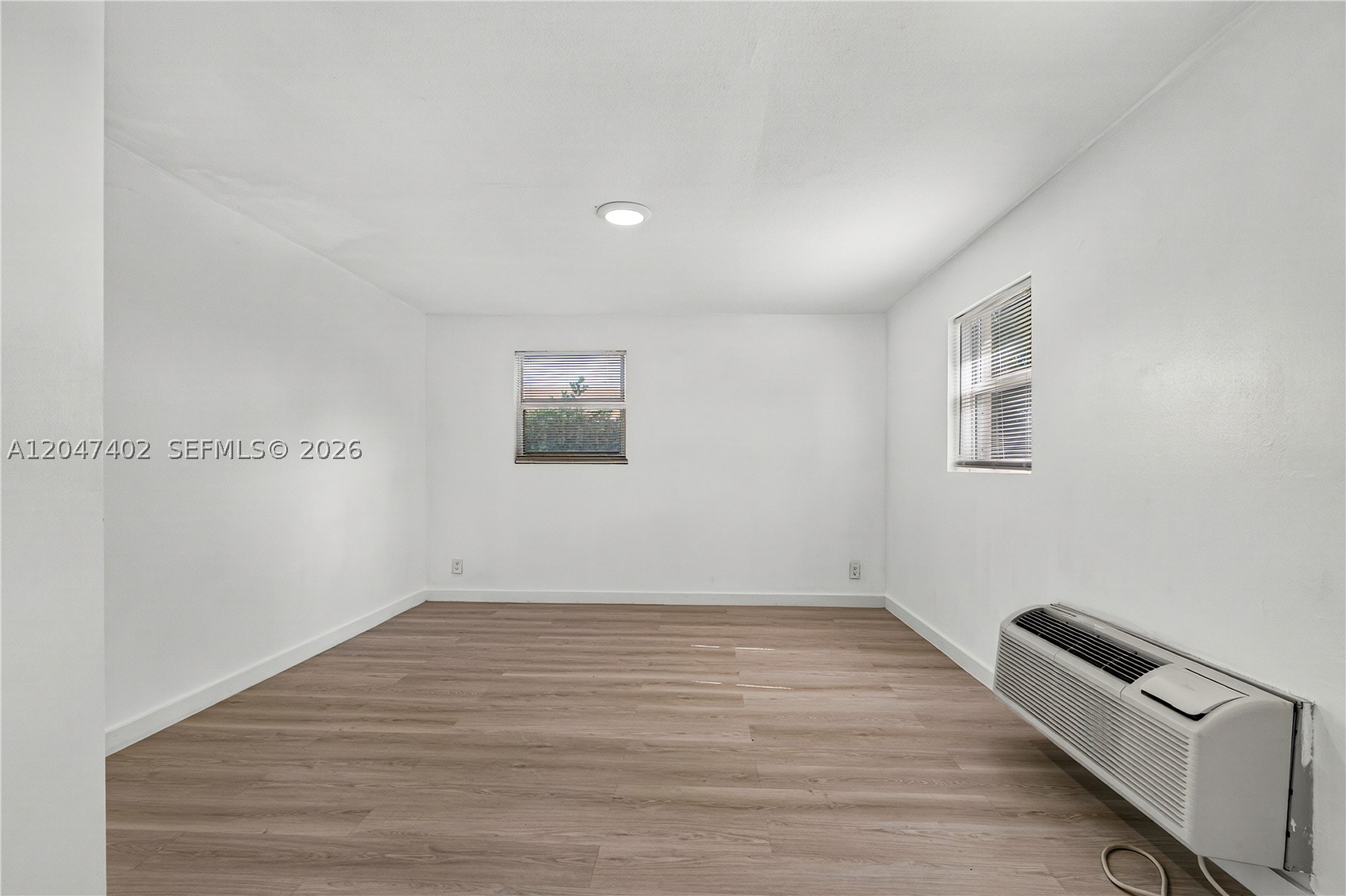 HOLLYWOOD BEACH GARDENS - Residential Lease