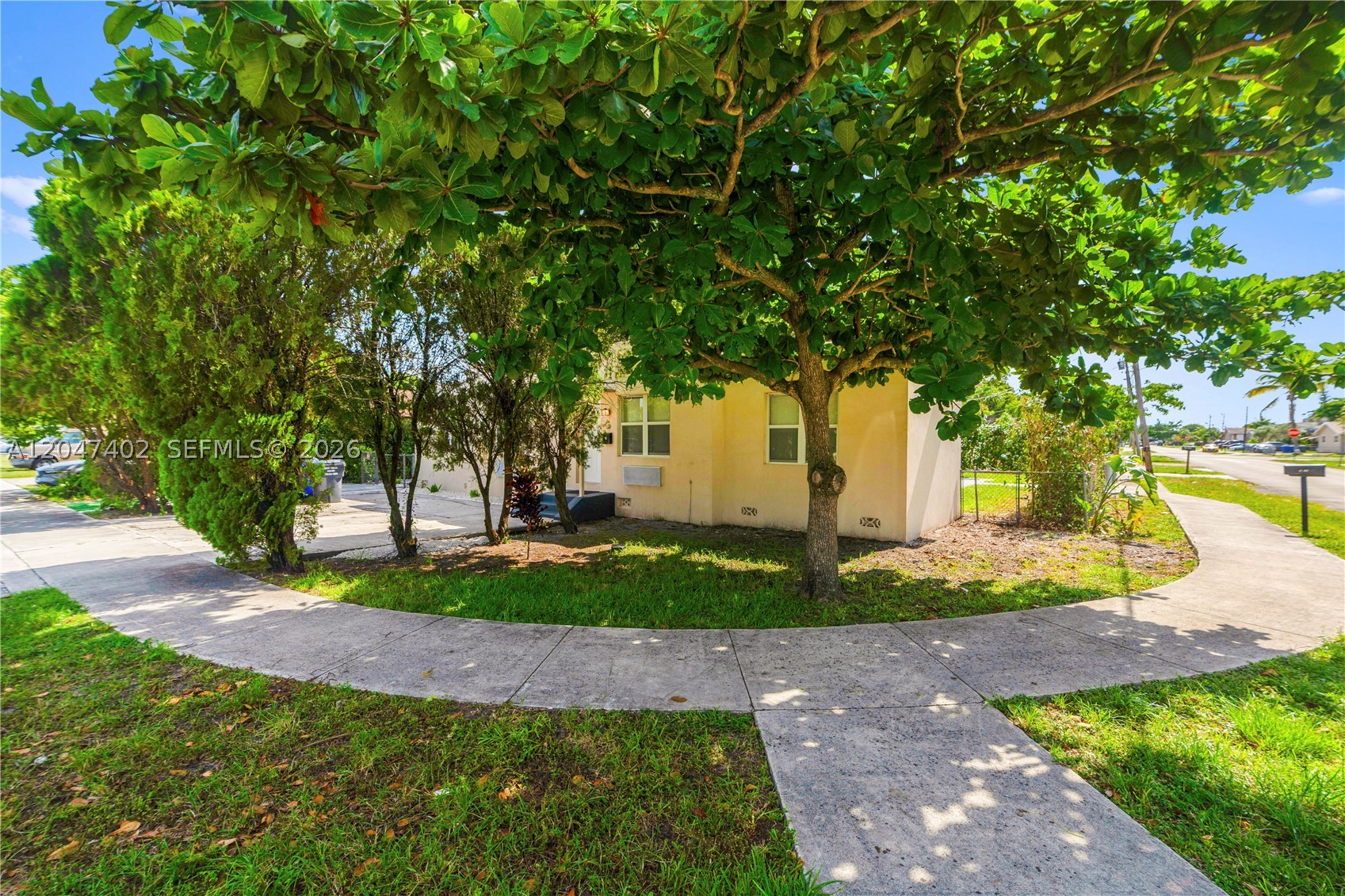 HOLLYWOOD BEACH GARDENS - Residential Lease
