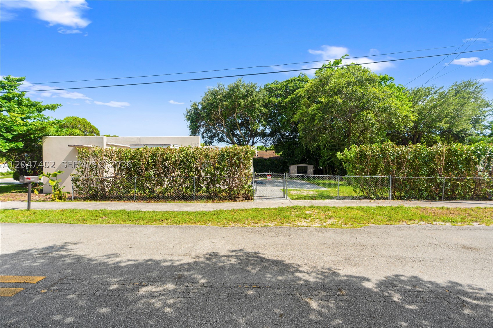 HOLLYWOOD BEACH GARDENS - Residential Lease