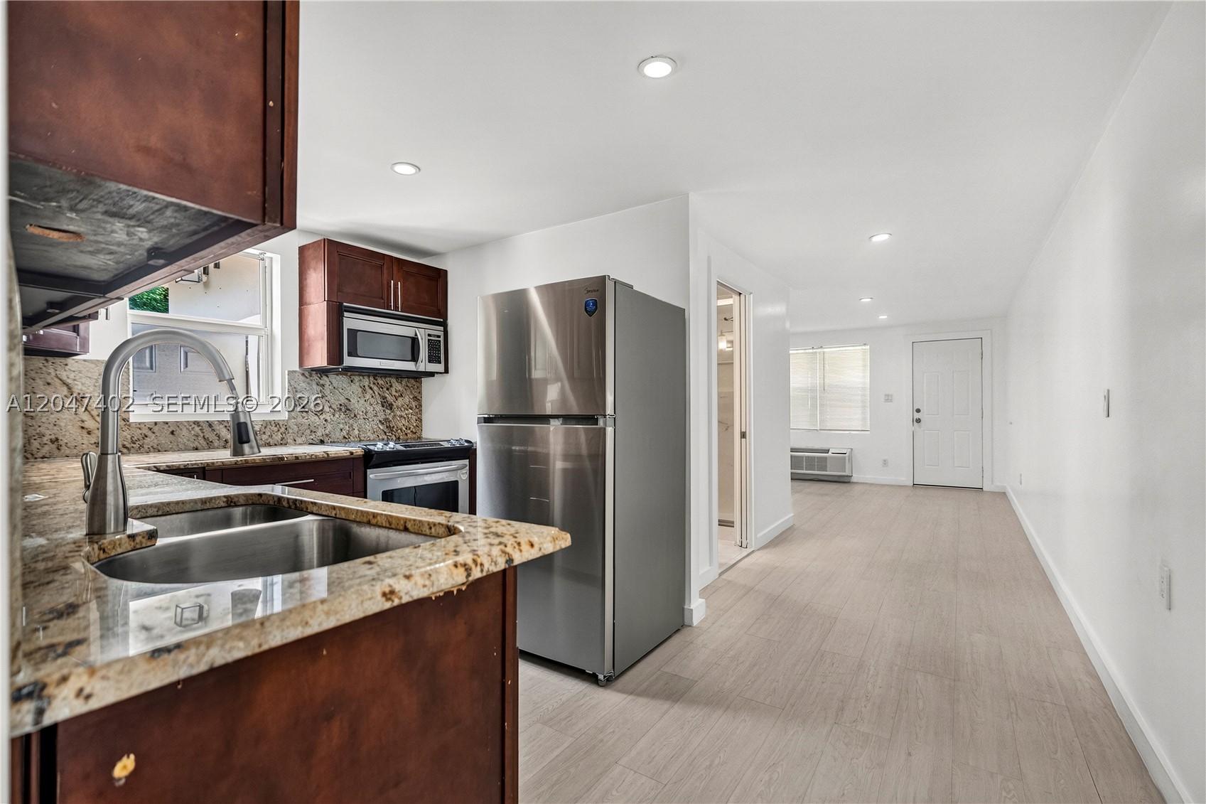 HOLLYWOOD BEACH GARDENS - Residential Lease