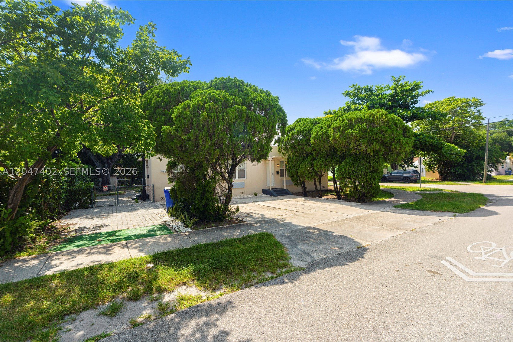 HOLLYWOOD BEACH GARDENS - Residential Lease