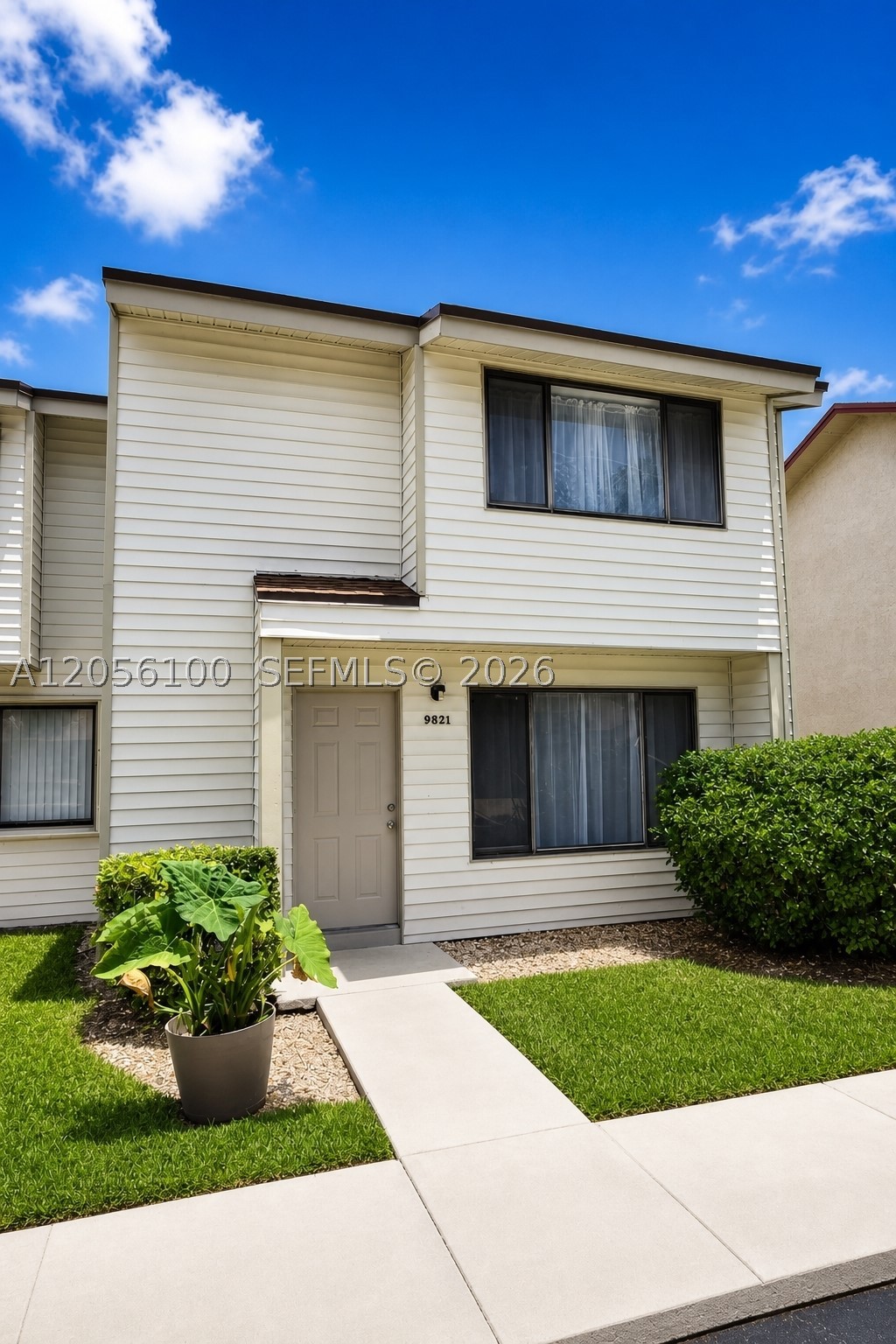 NOB HILL AT WELLEBY CONDO - Residential Lease