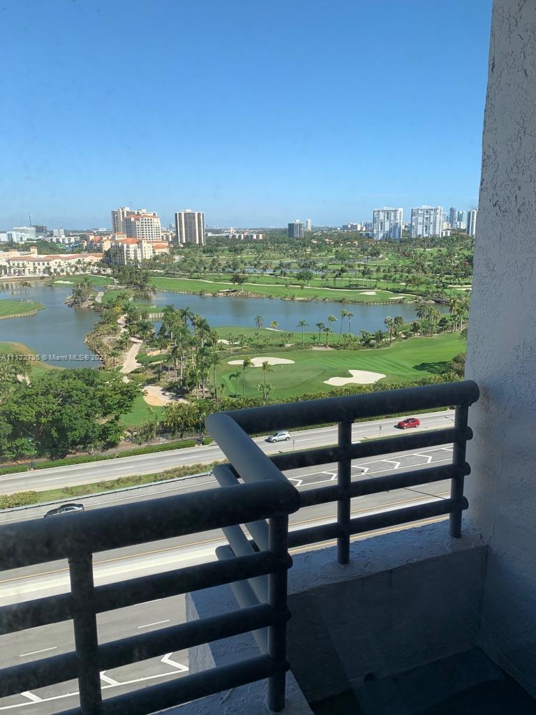 PARC CENTRAL AVENTURA SOU - Residential Lease
