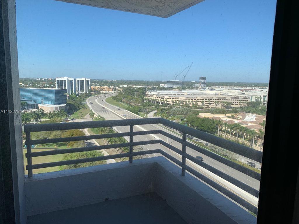 PARC CENTRAL AVENTURA SOU - Residential Lease