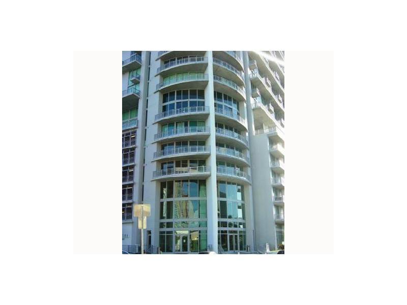Fabulous views of the river and Biscayne bay, 2 bedroom loft, marble floors, customized closets. Building offers professional fitness center, spa and club house.