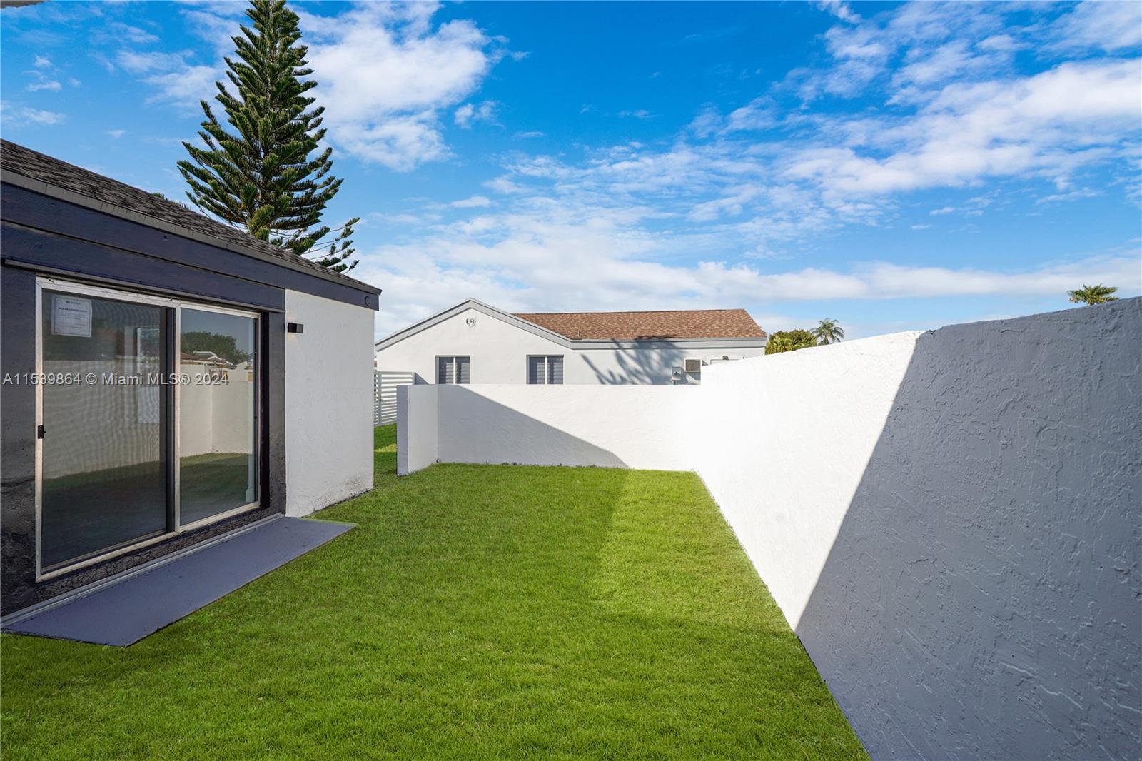 WEITZER SHAUNA MEADOWS SE - Residential