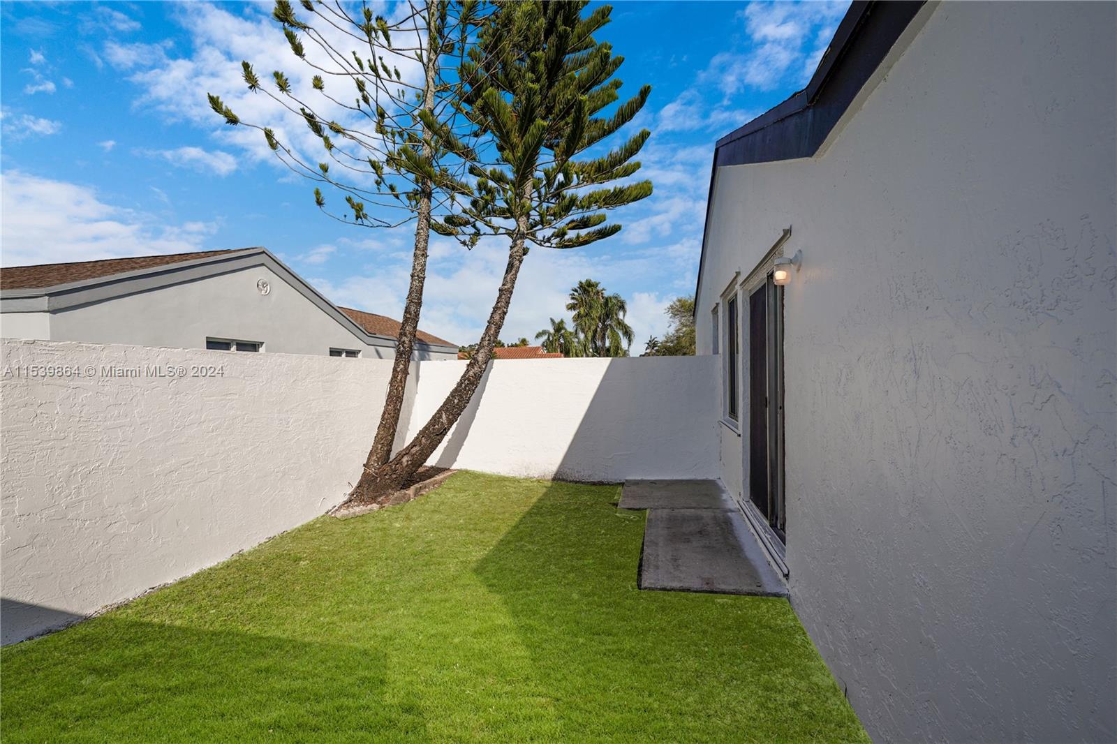 WEITZER SHAUNA MEADOWS SE - Residential
