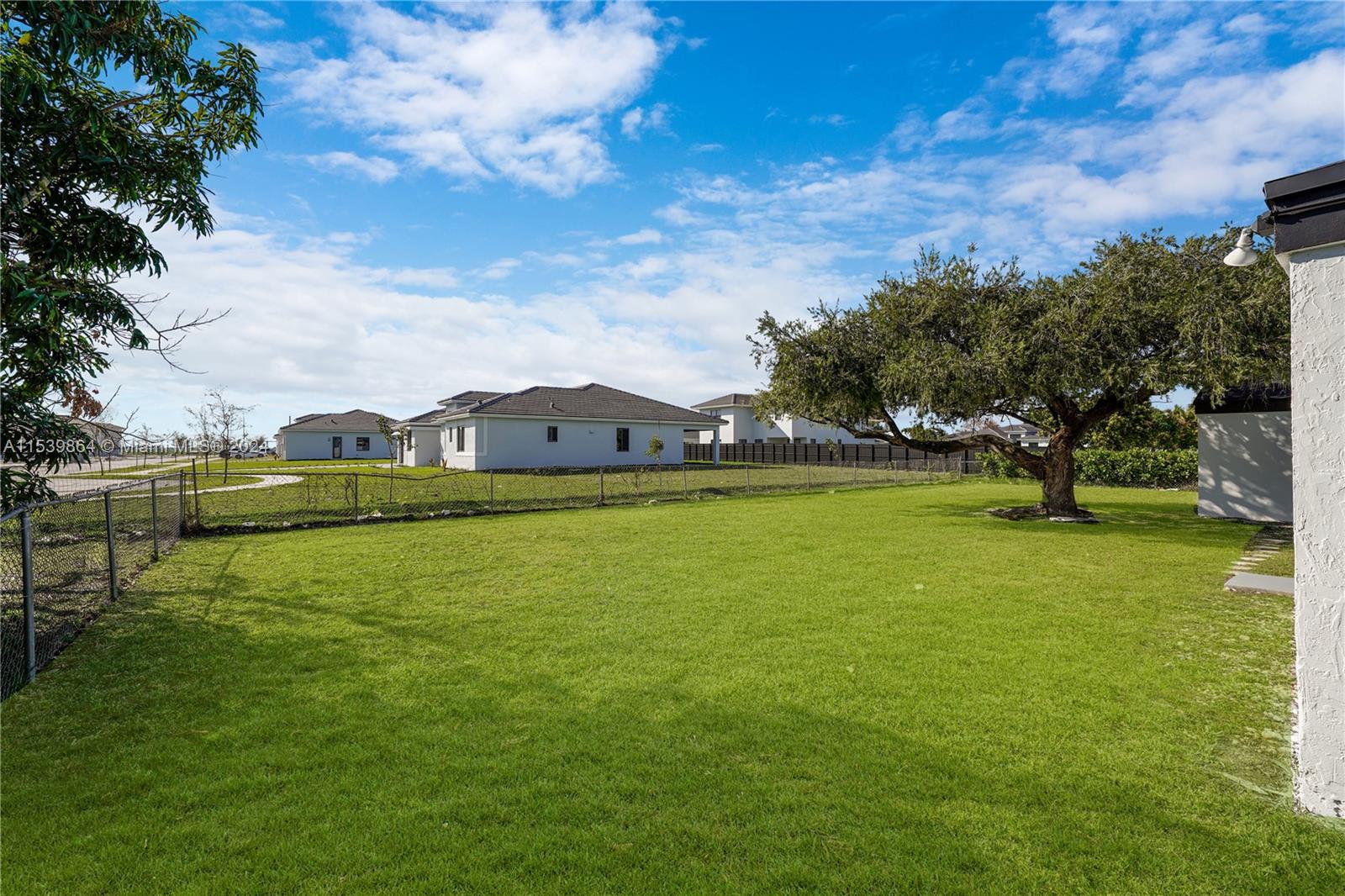 WEITZER SHAUNA MEADOWS SE - Residential