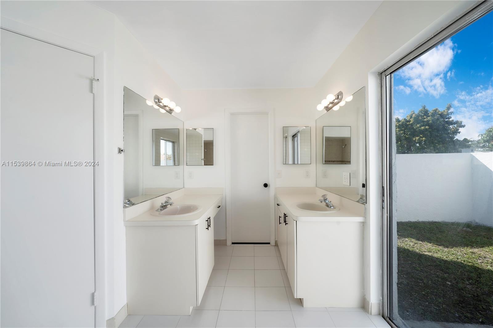 WEITZER SHAUNA MEADOWS SE - Residential