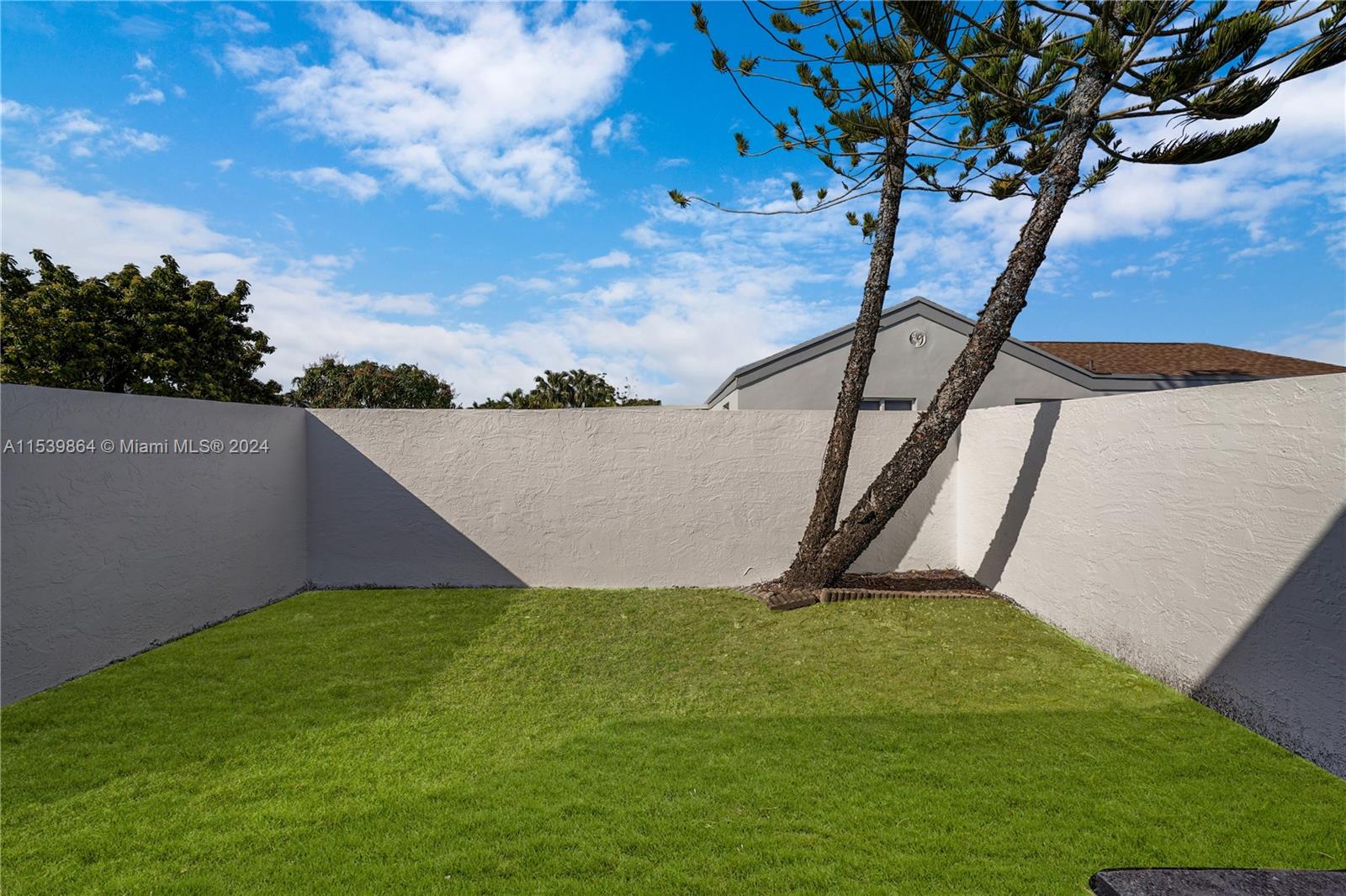 WEITZER SHAUNA MEADOWS SE - Residential