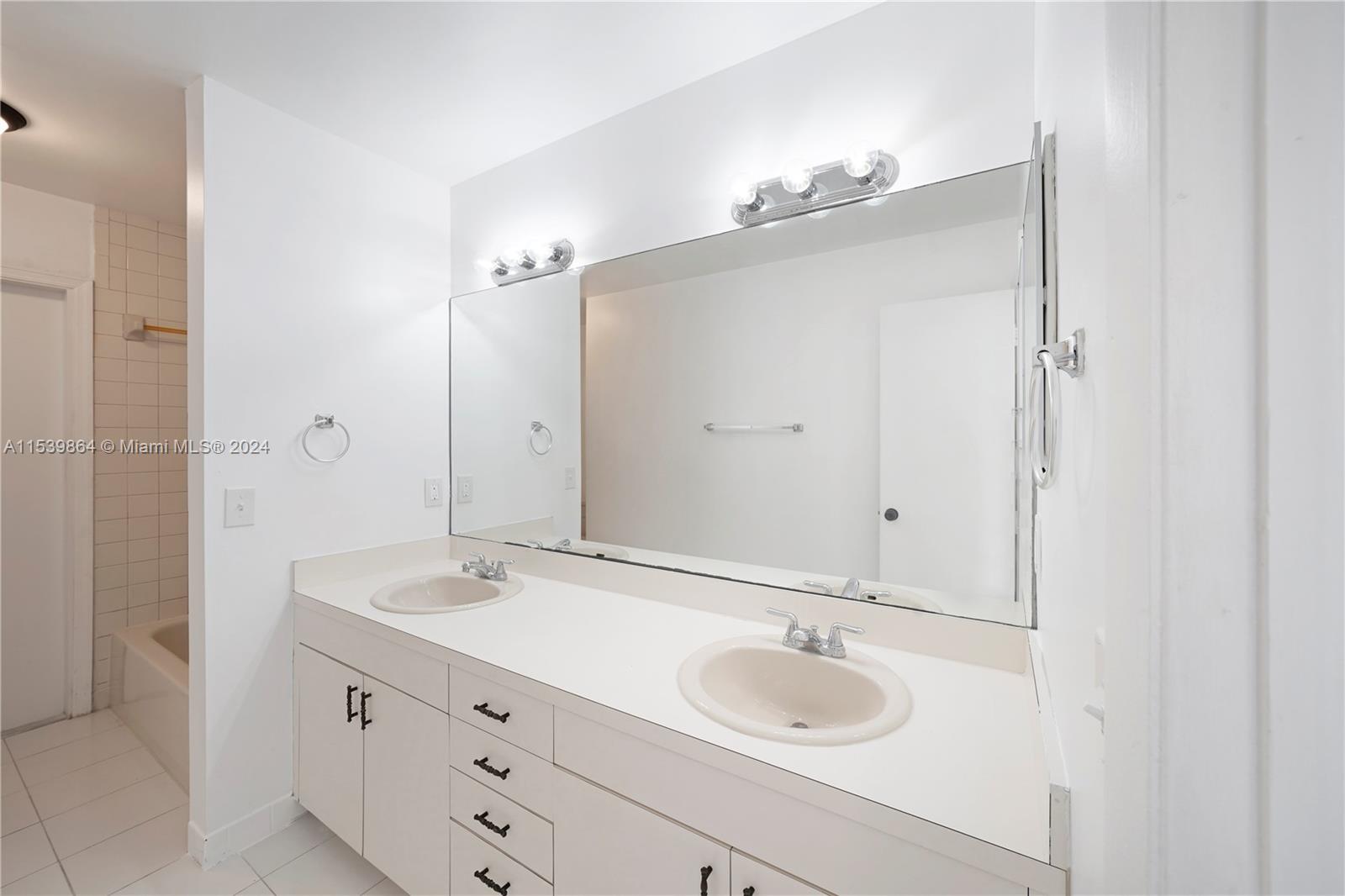 WEITZER SHAUNA MEADOWS SE - Residential